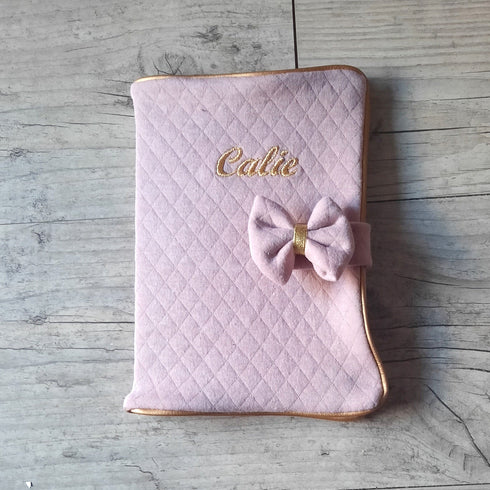 Protège carnet de santé personnalisé en tissu matelassé avec Prénom et/ou Date de naissance